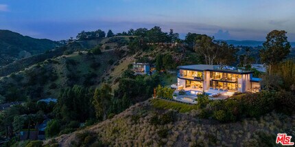 1731 Summitridge Dr in Beverly Hills, CA - Building Photo - Building Photo