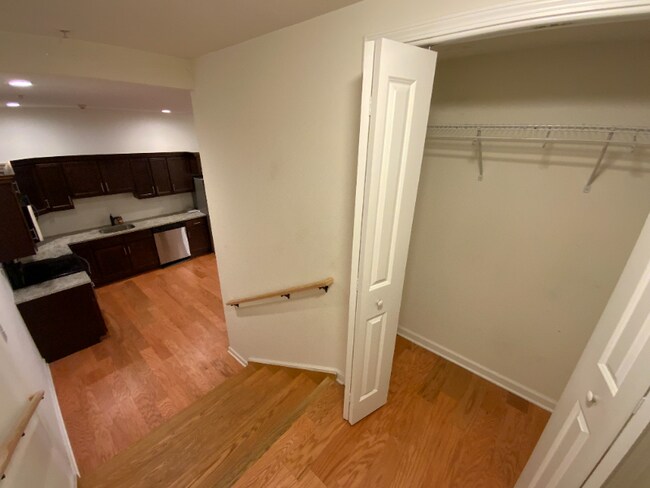 99 Pine St-Unit -407 in Albany, NY - Foto de edificio - Building Photo