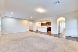 724 Coltrane Dr in Pflugerville, TX - Foto de edificio - Building Photo