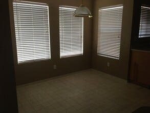 730 Waterford Way in Los Banos, CA - Building Photo - Building Photo