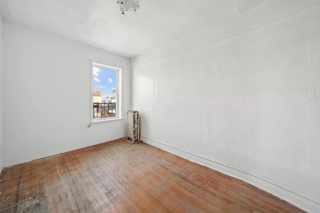 374 S 2nd St in Brooklyn, NY - Building Photo