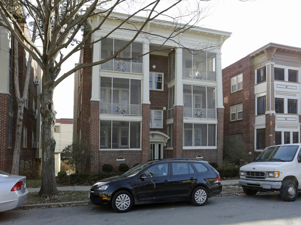 Wyandotte Apartments in Kansas City, MO - Building Photo