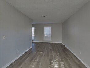 18139 Lake Bend Dr in Houston, TX - Building Photo - Building Photo