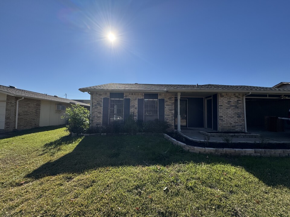 502 Irish Glen Dr in Arlington, TX - Building Photo