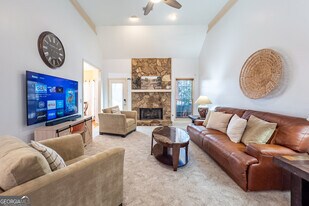 530 Waterford Dr in Cartersville, GA - Building Photo