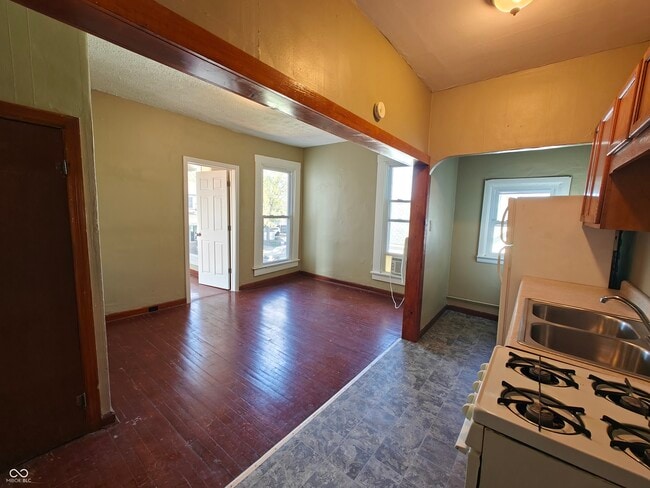 202 E Taylor St in Shelbyville, IN - Building Photo - Building Photo