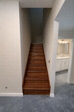 300 N Independence St in Harrisonville, MO - Foto de edificio - Building Photo