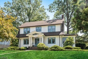 2 Hillside Ave in Caldwell, NJ - Building Photo