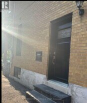 1341 Freeport Dr in Mississauga, ON - Building Photo