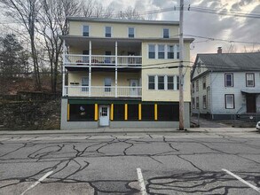 33 Crystal St in Southbridge, MA - Foto de edificio - Building Photo