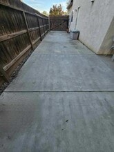 1075 Sorrel Ave in Lemoore, CA - Foto de edificio - Building Photo