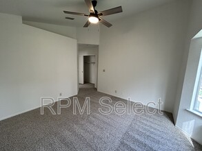 4956 Villa Royale Way in Sacramento, CA - Building Photo - Building Photo