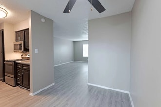 531 Bedford Rd in Bedford, TX - Foto de edificio - Building Photo