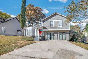 2071 W Morgan's Bluff Ct in Lithonia, GA - Building Photo