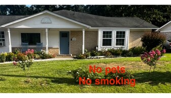 1226 State Rd S-8-806 in Moncks Corner, SC - Building Photo