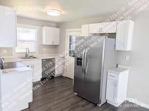 1614 E Cheyenne Rd in Colorado Springs, CO - Building Photo - Building Photo