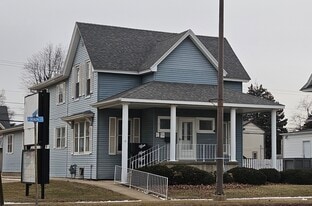 104 N Main St in Princeton, IL - Building Photo