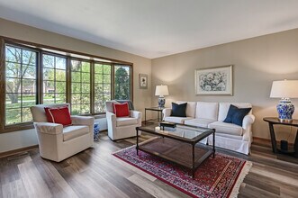 5631 S Elm St in Hinsdale, IL - Building Photo - Building Photo