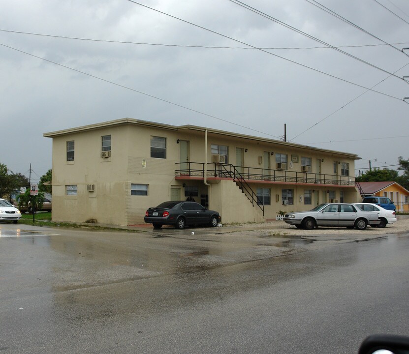 Greene Street in Hollywood, FL - Building Photo