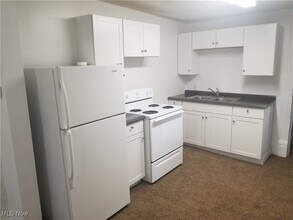 310 Jefferson St-Unit -310 in Belmont, OH - Foto de edificio - Building Photo