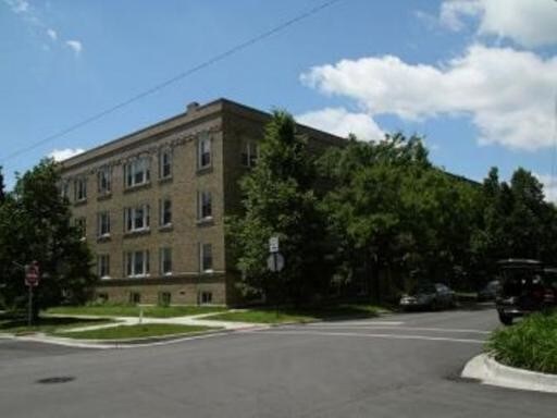 property at 1951 W Sunnyside Ave