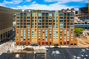 311 E Superior St in Duluth, MN - Building Photo