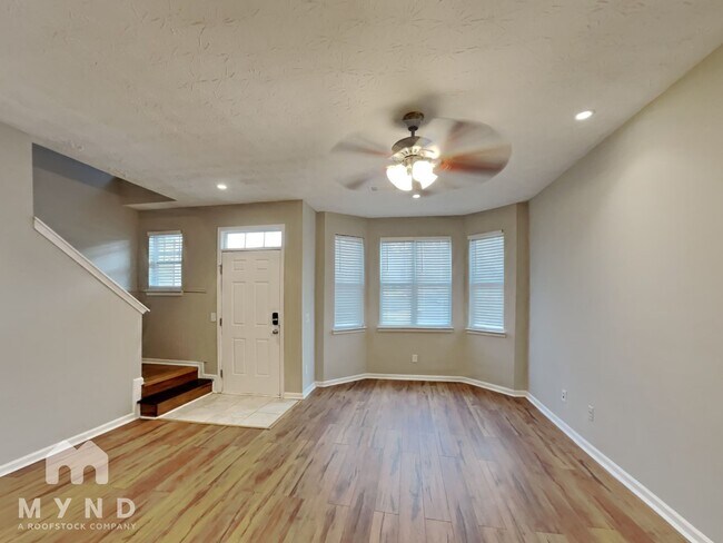 6204 Ellenwood Dr in Rex, GA - Foto de edificio - Building Photo