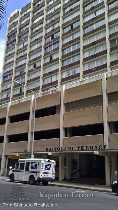 1560 Kanunu St-Unit -#1306 in Honolulu, HI - Building Photo