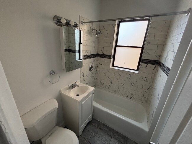 141 Duncan Ave in Jersey City, NJ - Foto de edificio - Building Photo