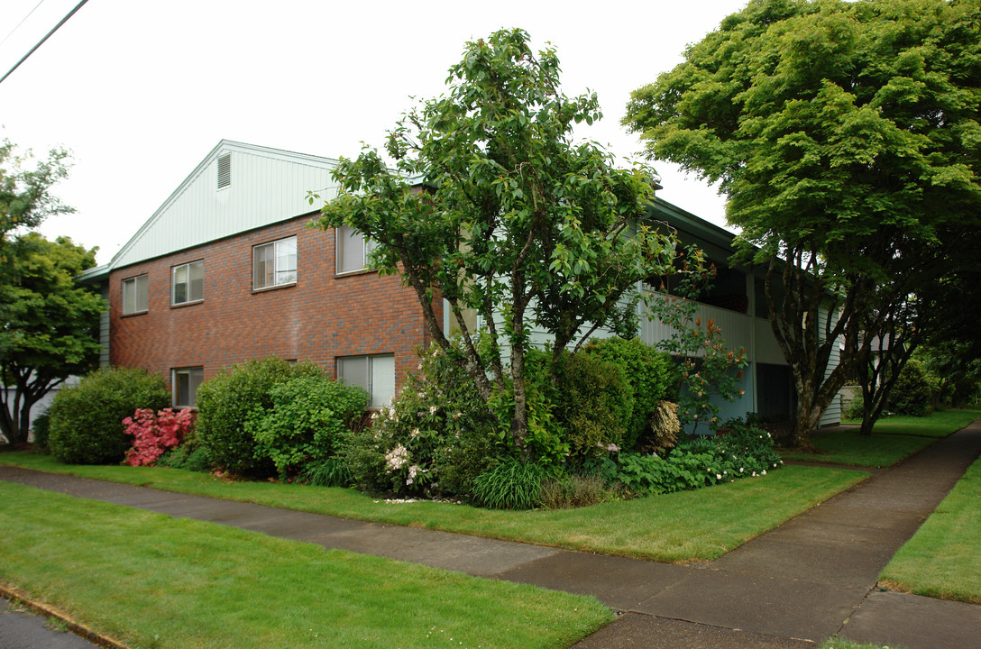 411-419 SW 5th St in Corvallis, OR - Building Photo