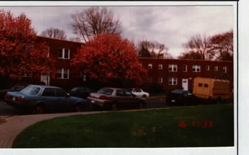 Westover Hills Apartments in Arlington, VA - Building Photo - Building Photo