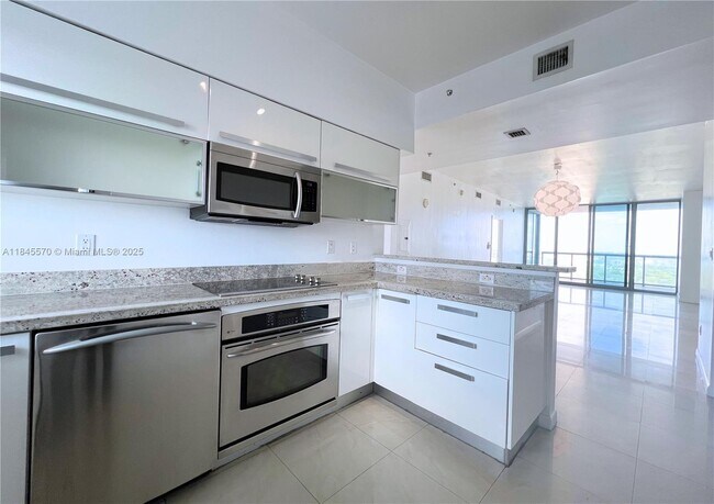 601 NW 36th St in Miami, FL - Foto de edificio - Building Photo