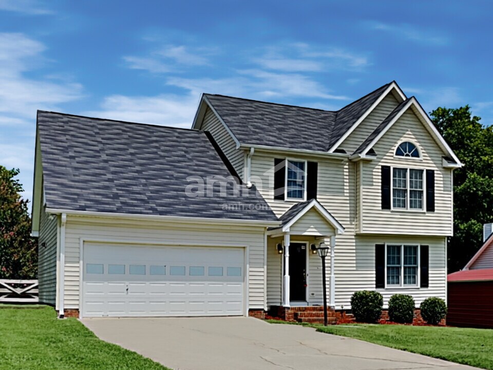 1205 Salem Crossing Rd in Kernersville, NC - Building Photo