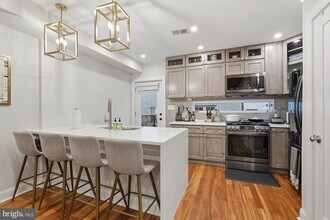 331 W St NE in Washington, DC - Building Photo - Building Photo