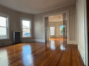 68 Porter Rd, Unit 1 in Cambridge, MA - Foto de edificio - Building Photo