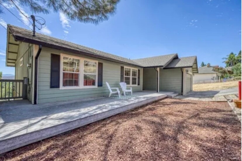 16561 Hacienda Ct in Hidden Valley Lake, CA - Building Photo