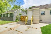 2446 Lynn Iris Dr photo'