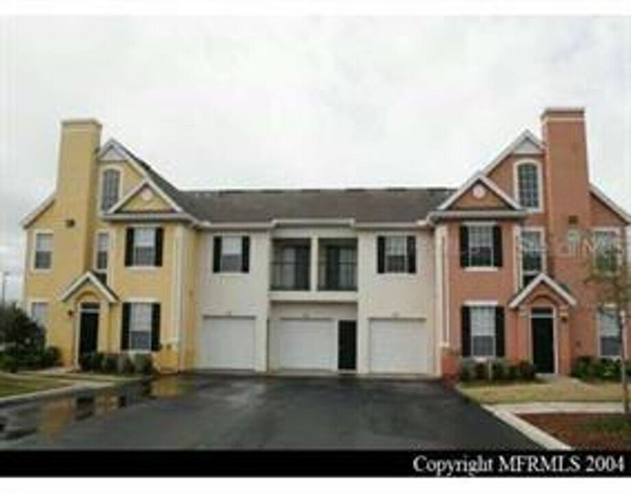 8957 Lee Vista Blvd in Orlando, FL - Building Photo