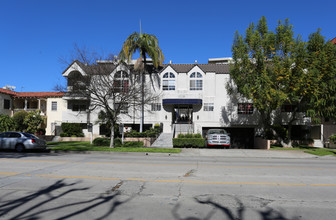 Camarillo Court Apartments in North Hollywood, CA - Building Photo - Building Photo