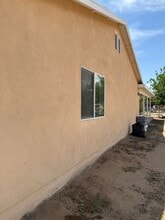 16340 Smoke Tree St in Hesperia, CA - Building Photo - Building Photo