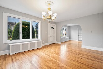 64 Hudson Ave, Unit #1 in Totowa, NJ - Building Photo - Building Photo
