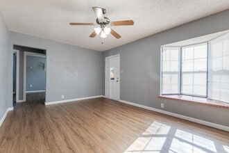 875 Plainview Dr in San Antonio, TX - Building Photo - Building Photo