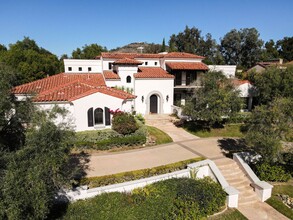 18325 Calle La Serra in Rancho Santa Fe, CA - Building Photo - Building Photo