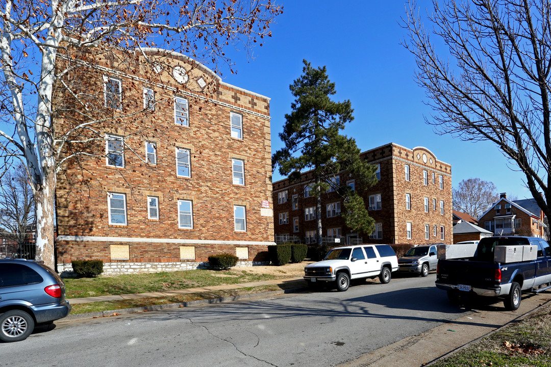 Bingham Court Apartments in St. Louis, MO - Building Photo