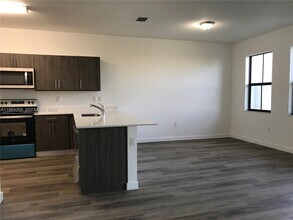 15600 SW 136th St in Miami, FL - Building Photo - Building Photo