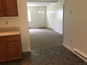 10 Farr Lane, Unit apt 3 in Queensbury, NY - Building Photo - Building Photo