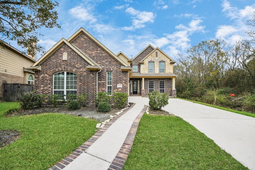 18006 E Williams Bend Dr in Cypress, TX - Building Photo