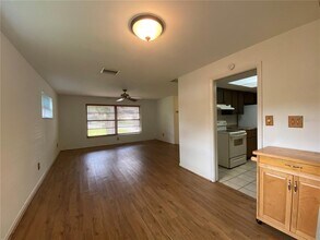 2084 Ridgelane Rd in Clearwater, FL - Building Photo - Building Photo