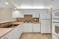 2326 S Cypress Bend Dr in Pompano Beach, FL - Building Photo - Building Photo