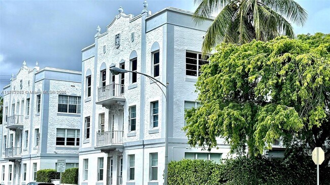 1200 Euclid Ave in Miami Beach, FL - Building Photo - Building Photo